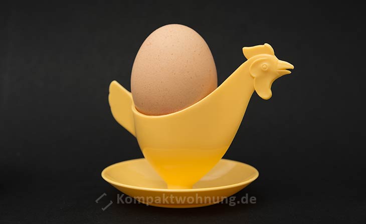 ein Frühstücksei im Eierbecher