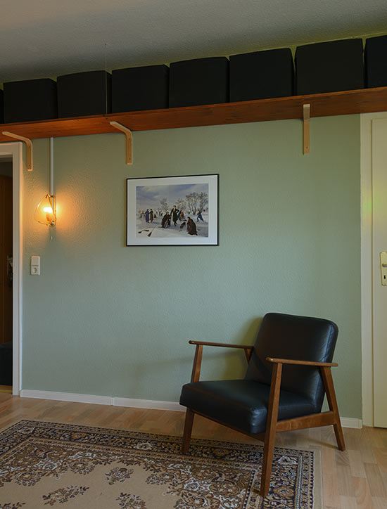 Zimmer mit grüner Wand